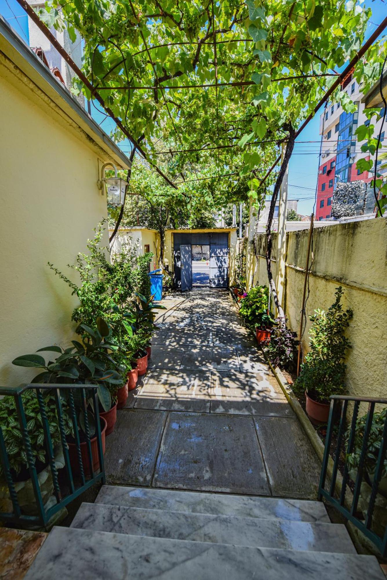 Fran'S Traditional House Shkodër Екстериор снимка